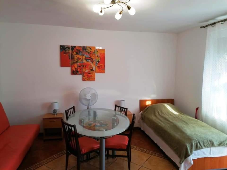 Hostel Pascalis Alesd الغرفة الصورة
